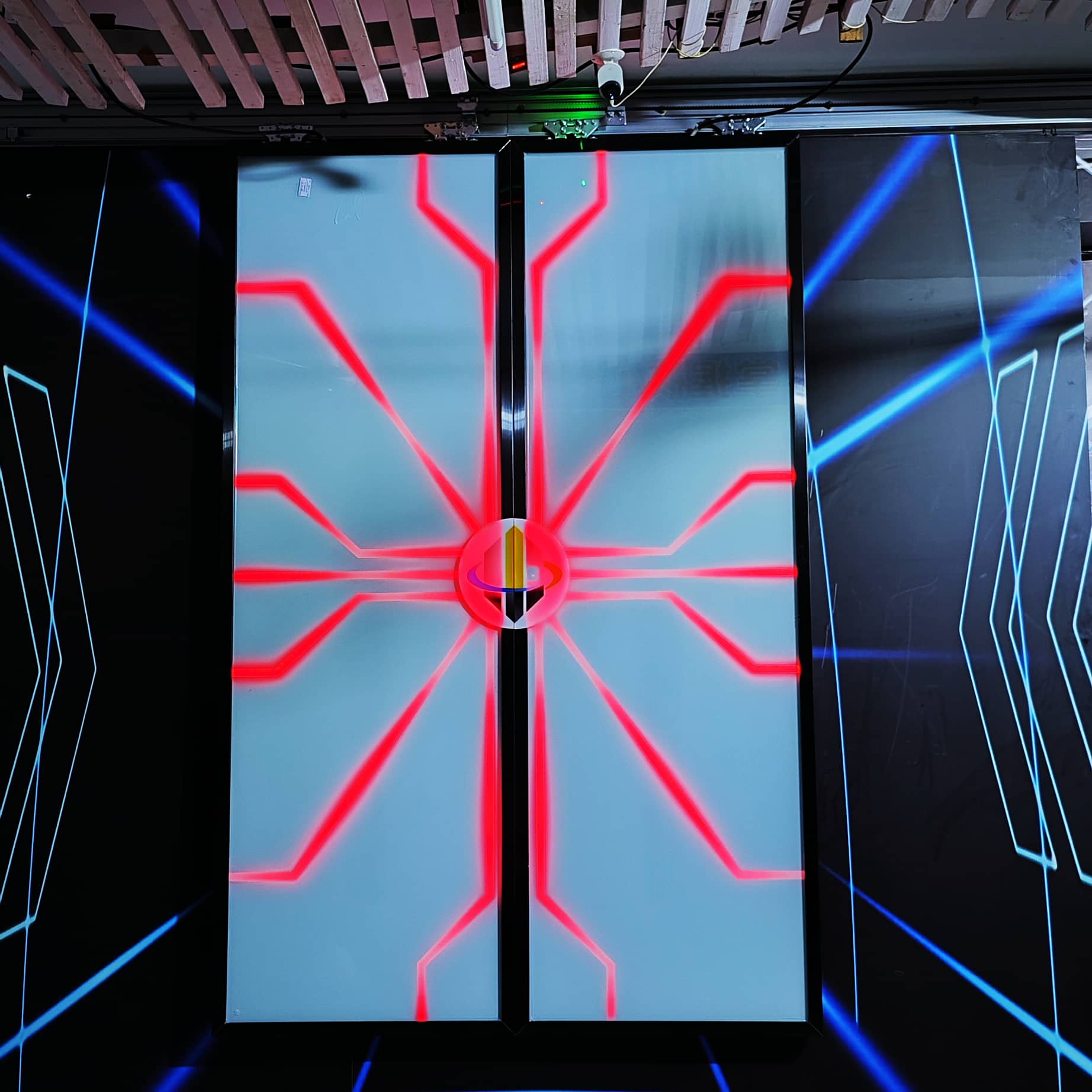 嘉鑫创意门 电竞馆酒店智能掌纹发光玻璃门设计