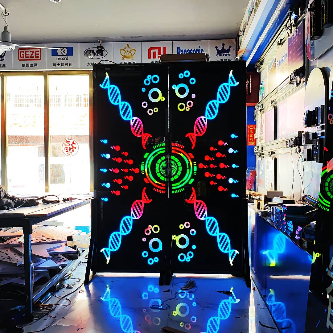 嘉鑫科幻门